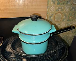 Is this little double boiler not the prettiest color of blue?