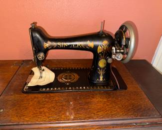 The paint detail on the Singer machine is beautiful.