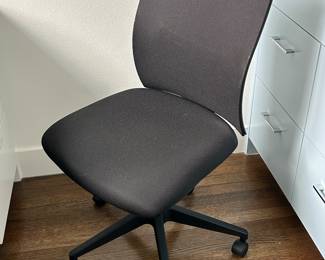 The Nienkämper NOW® chair is designed to give the user an unusual level of comfort and ergonomics with a minimal amount of mechanical features.