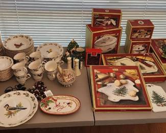 Gibson Christmas Bird dish set; Spode Christmas accessory pieces