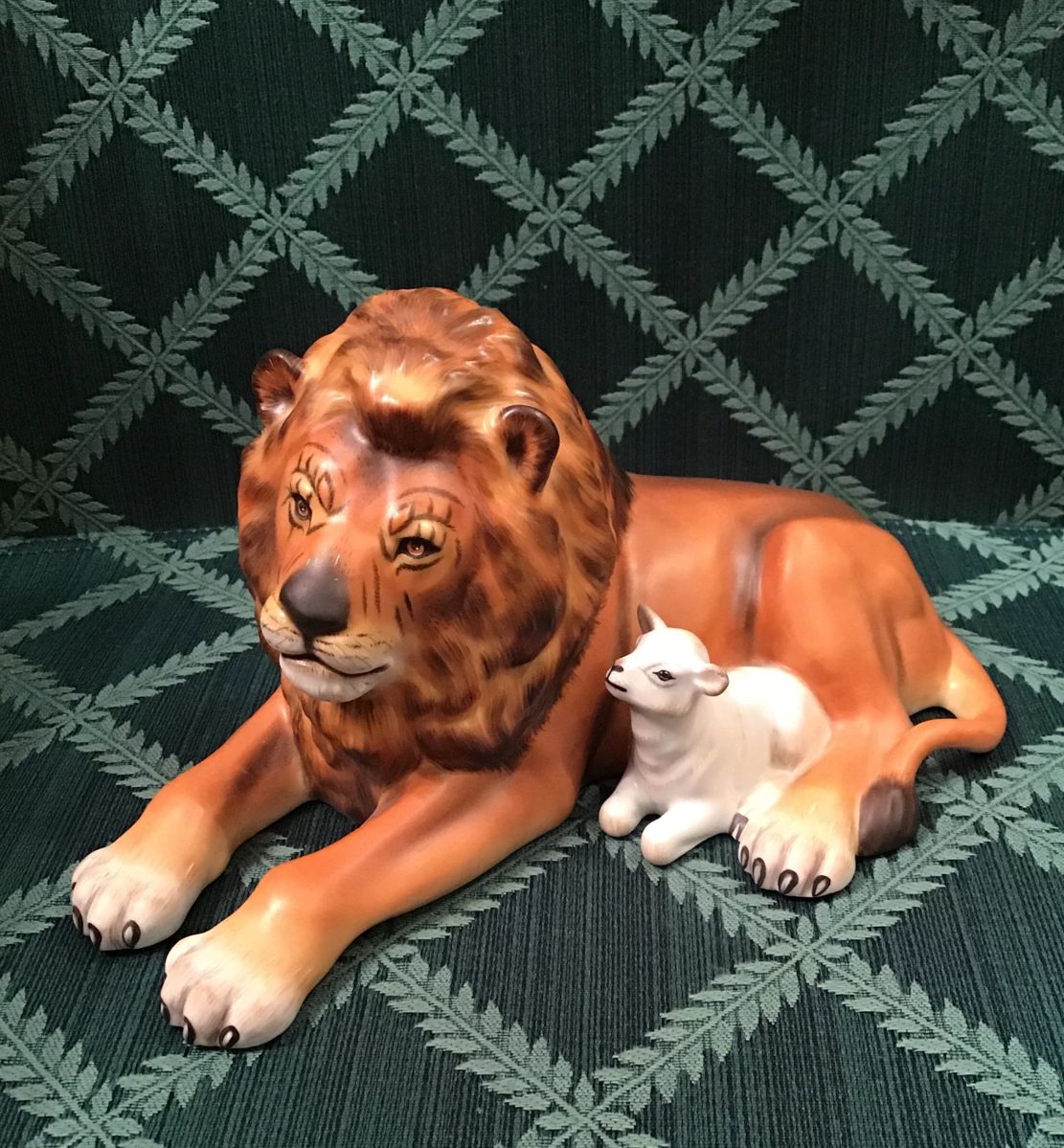 HEREND LION AND LAMB