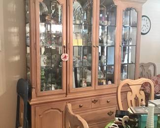 BERNHARDT LIGHTED CHINA / DISPLAY CABINET