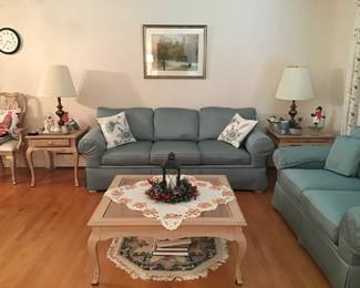 LINEAGE LIVING ROOM FURNITURE