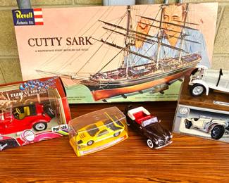 Vintage plastic & metal car models. Including some Pocher (Italy) models. (all unassembled)