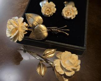 Vintage Hand-Carved Jewelry Set