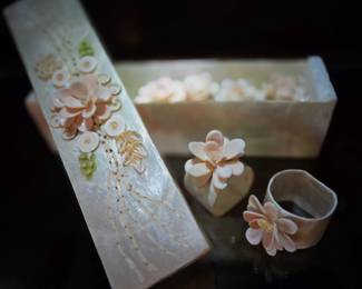 Mother-of-Pearl Boxed Napkin Ring Set
