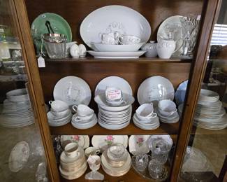 Tempo China by Meito (Japan) / Cal i Rose 24K China