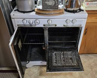 O'Keefe and Merrit Gas Stove