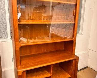 Dyrlund Finish cabinet tall