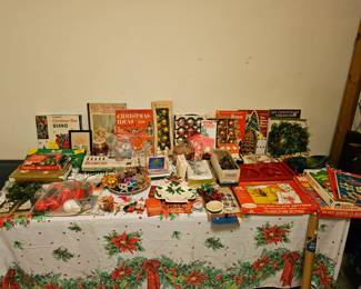 Various Christmas decorations 