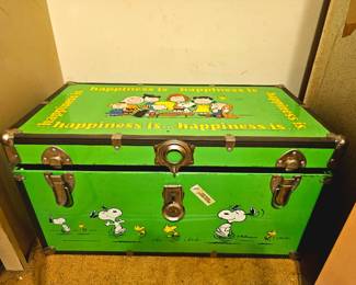 Peanuts storage trunk