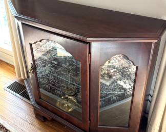 Lighted console cabinet 