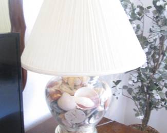 Shell-Base Lamp