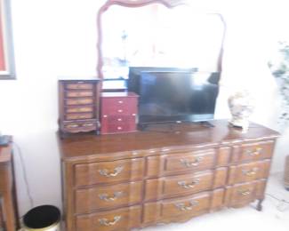 Thomasville Dresser/Mirror, 72" X 20"