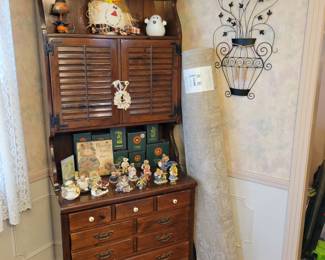  Vintage Ethan Allen Custom Room  Antiqued Pine Old Tavern Hutch 