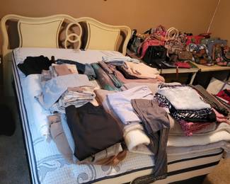 French Country Provincial full sizebed frame with beautyrest mattress. Henry Link? Very well built and in great condition!!