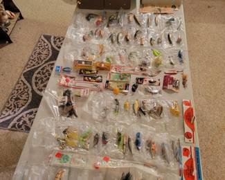 Lots of Vintage fishing lures!