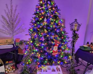 Beautiful 7.5 foot pre-lit Christmas tree, beautiful condition only used once, just snaps together. With original box. 