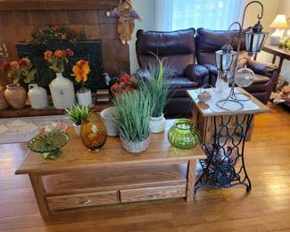 Beautiful oak coffee table. 