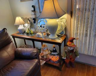 Very nice couch table.