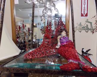 Red wire shoe and red Mermaid