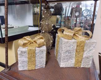 2 Christmas boxes that light up