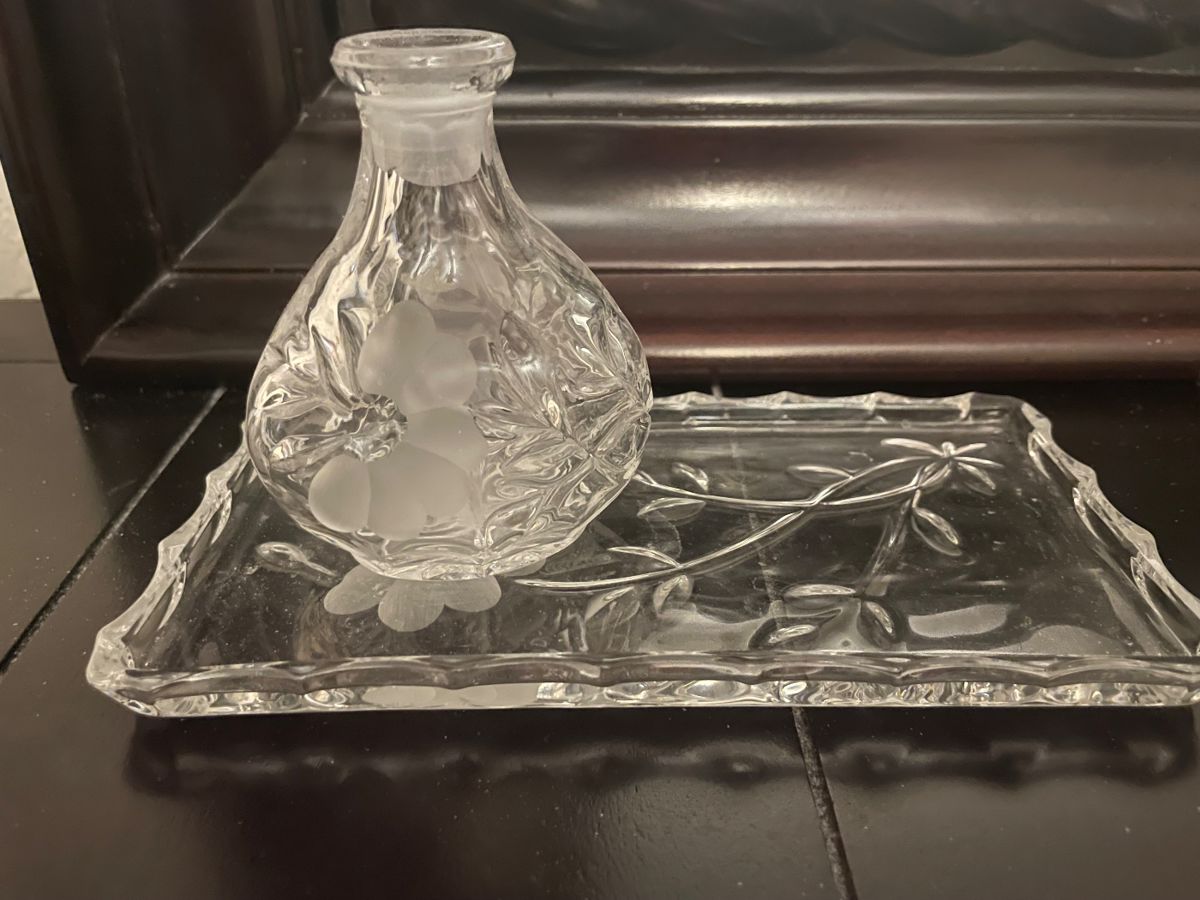 Princess House 2 pc vanity set 