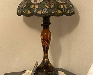 Dale Tiffany Reverse Painted Rose Theme lamp