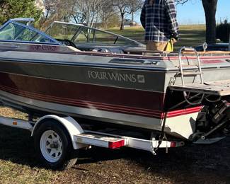A powerboat built by Four Winns, the 170 horizon is a ski and wakeboard vessel. Four Winns 170 horizon boats are typically used for day-cruising and watersports.