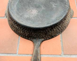 Chicago Hardware Foundry #8 Hammered Cast Iron Skillet 889