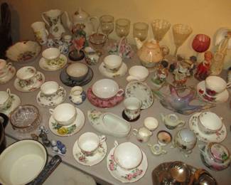 Tea cups and saucers 