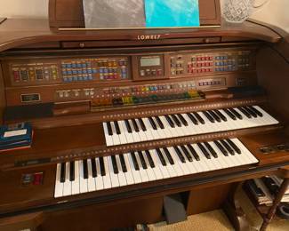 Lowrey Organ