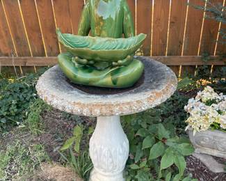 Concrete bird bath & Green frog birdfeeder outdoor garden statue