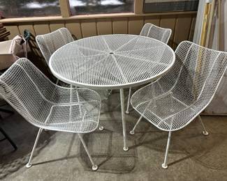 Russell Woodward patio set
