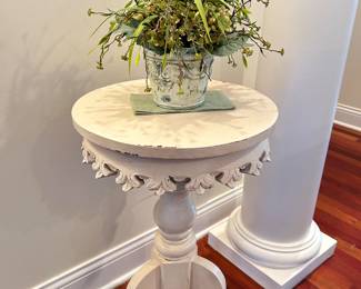Cute accent table (arrangement not for sale)