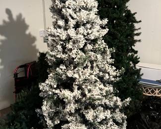 6'-7' flocked lighted Christmas Tree
