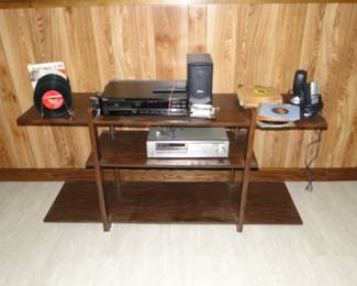 More vintage stereo components, with some more 45's and a very nice piece of Mid Century Modern display shelving