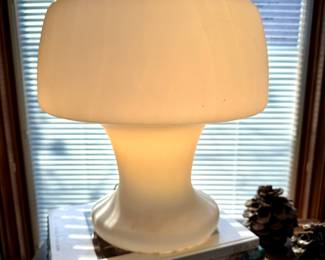 SOLD—mid-century modern Laurel continual frosted glass mushroom lamp; 12x13h. Ann's Favorite!