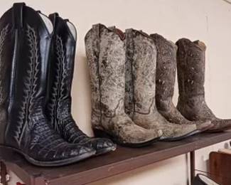 Ladies cowboy boots sz 6 and 6.5