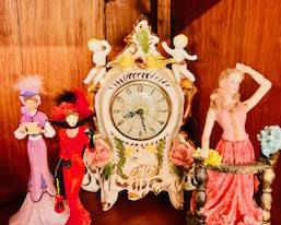 Vintage clock / porcelain figurines