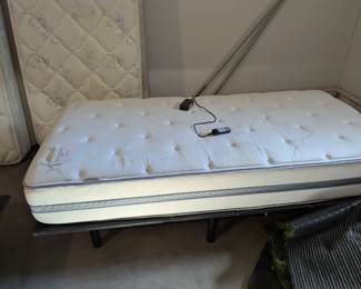 Twin adjustable bed
