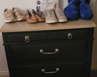 Ladies shoes 7.5. Wooden dresser