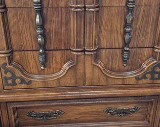 DRESSER