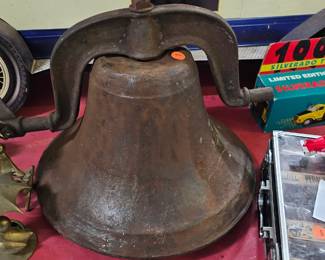 CAST IRON DINNER BELL