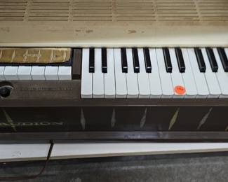 VINTAGE KEYBOARD