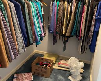 Ladies’ clothing, small sizes