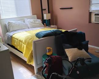 Queen bedroom set 5 PCs.  Bedroom 1