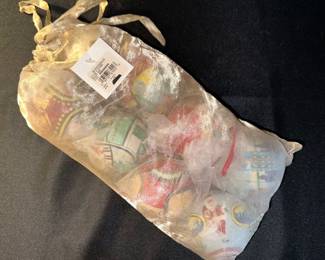 New Bloomingdale’s NYC-themed ornaments 