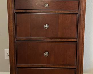 Universal Furniture Lingerie/Jewelry Chest w Cedar Lined Drawers