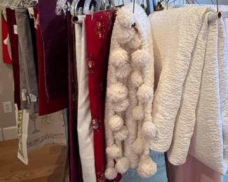 Blankets, Throws and Linens